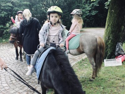 Jízda na ponících