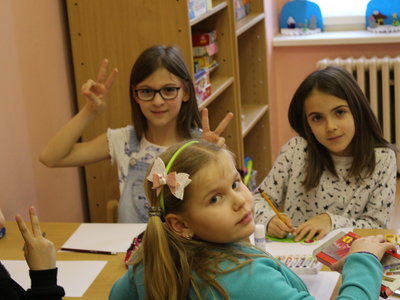 VÝROBA MASEK NA MASOPUST - V. ODDĚLENÍ (L. KADEŘÁBKOVÁ)