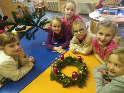 ADVENTNÍ VĚNEC - VI. ODDĚLENÍ (P. STAŇKOVÁ)