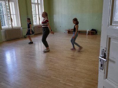 TANEČNÍ STUDIO ANDREA - UKÁZKA STEPU